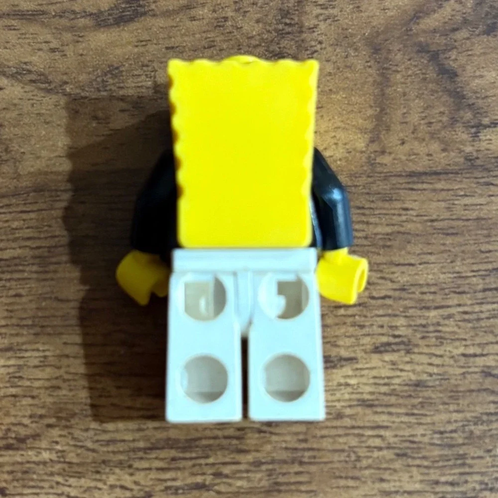 LEGO SpongeBob SquarePants Tuxedo Minifigure with Eye Patch bob010 and Clam